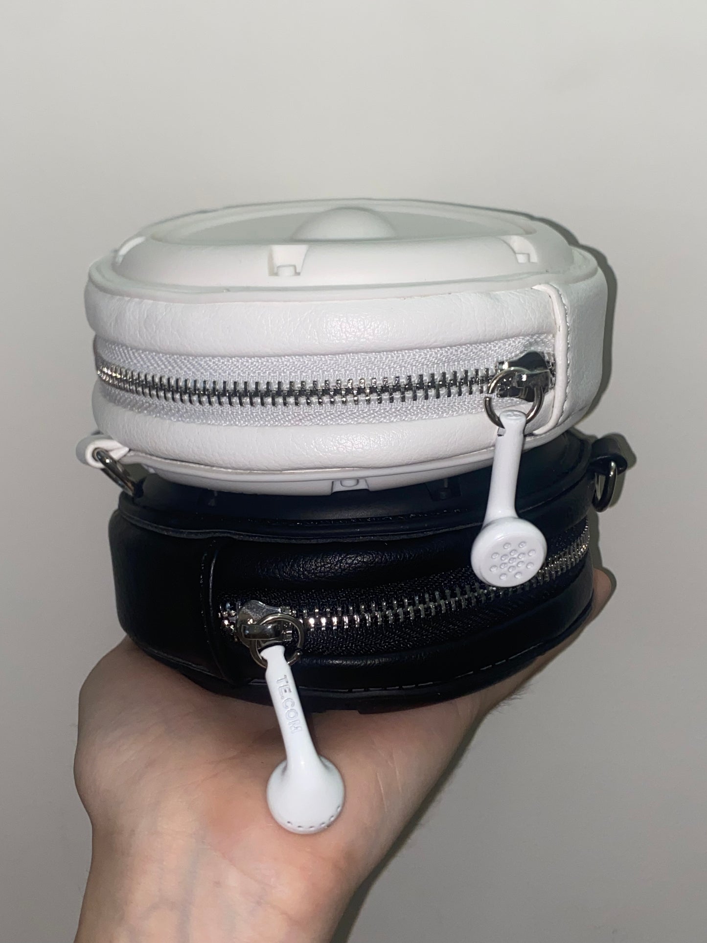 3D Silicone Speaker Crossbody Bag/Wallet(WHITE)