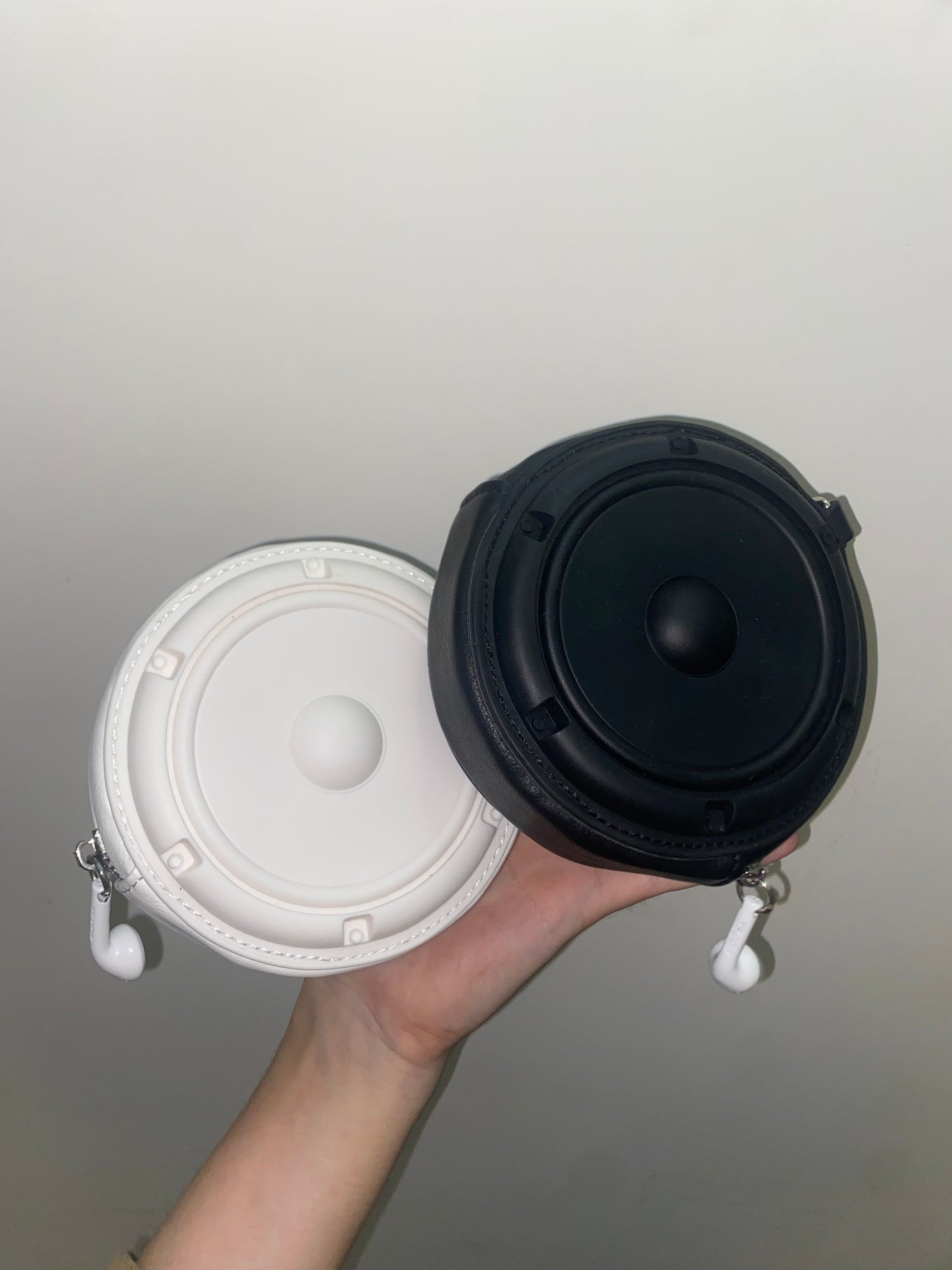 3D Silicone Speaker Crossbody Bag/Wallet(WHITE)